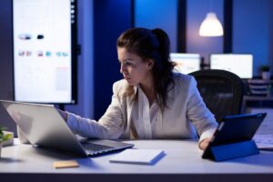 working-financial-reports